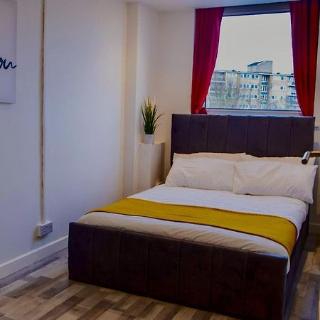 Апартаменты 2 Bed With Free Parking Лондон Экстерьер фото