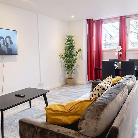 Апартаменты 2 Bed With Free Parking Лондон Экстерьер фото
