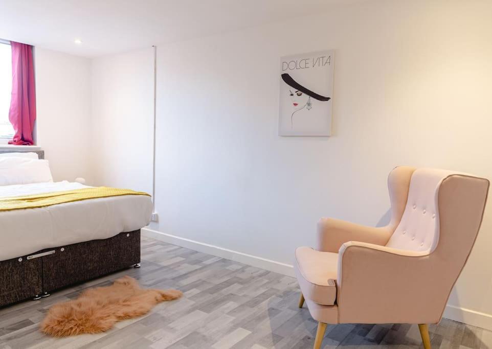 Апартаменты 2 Bed With Free Parking Лондон Экстерьер фото