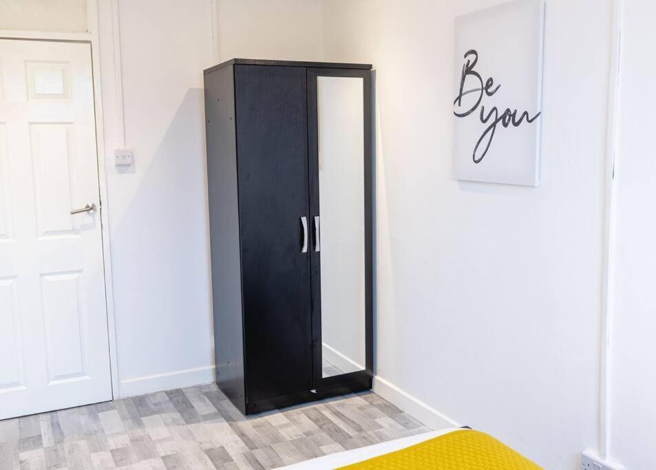 Апартаменты 2 Bed With Free Parking Лондон Экстерьер фото
