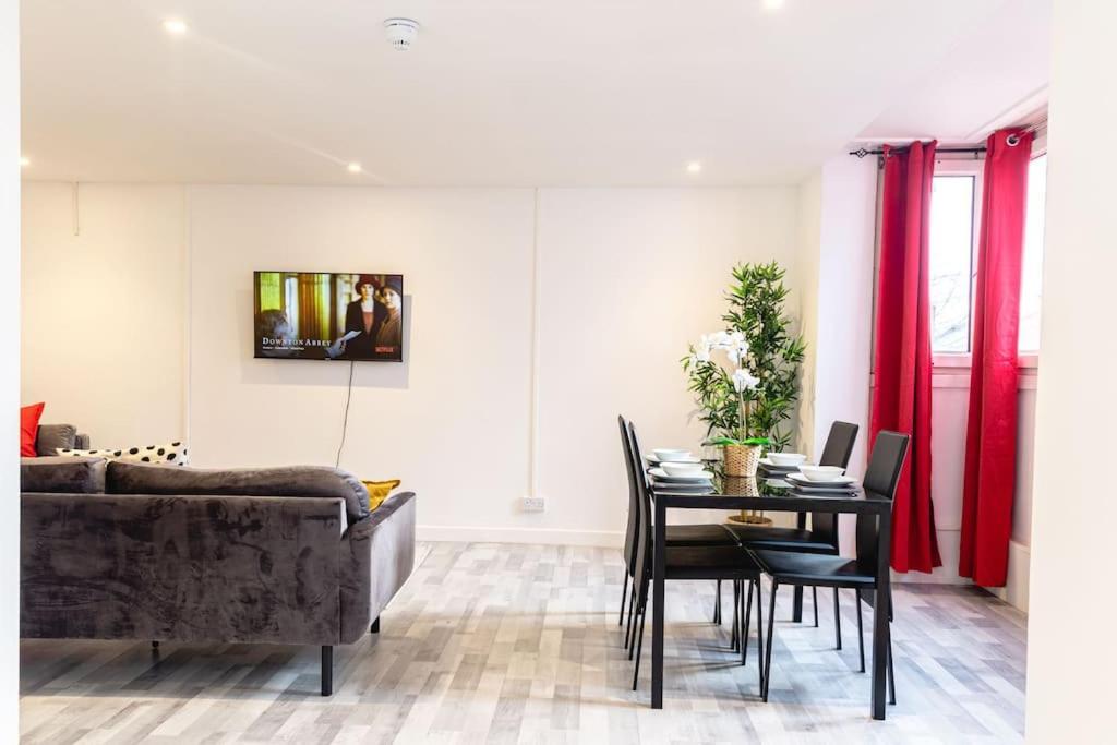 Апартаменты 2 Bed With Free Parking Лондон Экстерьер фото