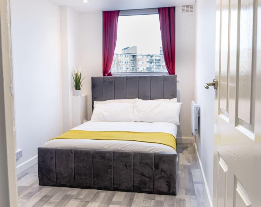 Апартаменты 2 Bed With Free Parking Лондон Экстерьер фото