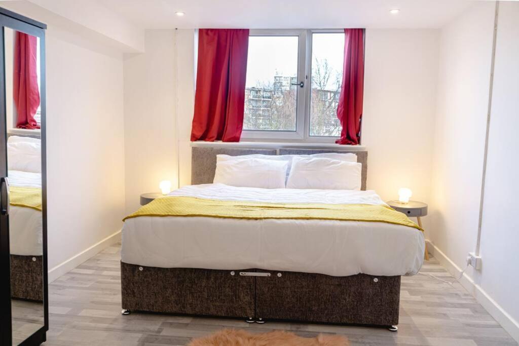 Апартаменты 2 Bed With Free Parking Лондон Экстерьер фото