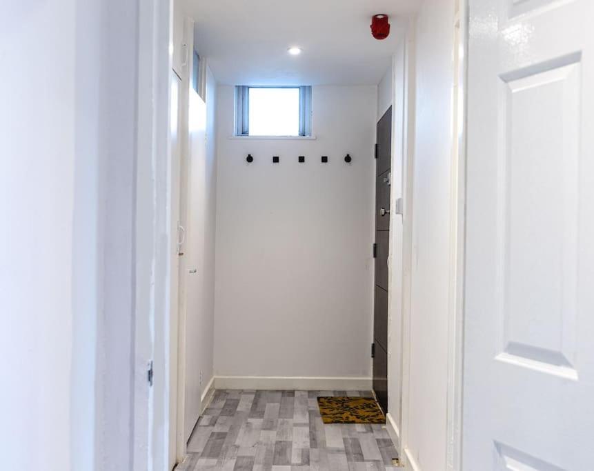 Апартаменты 2 Bed With Free Parking Лондон Экстерьер фото